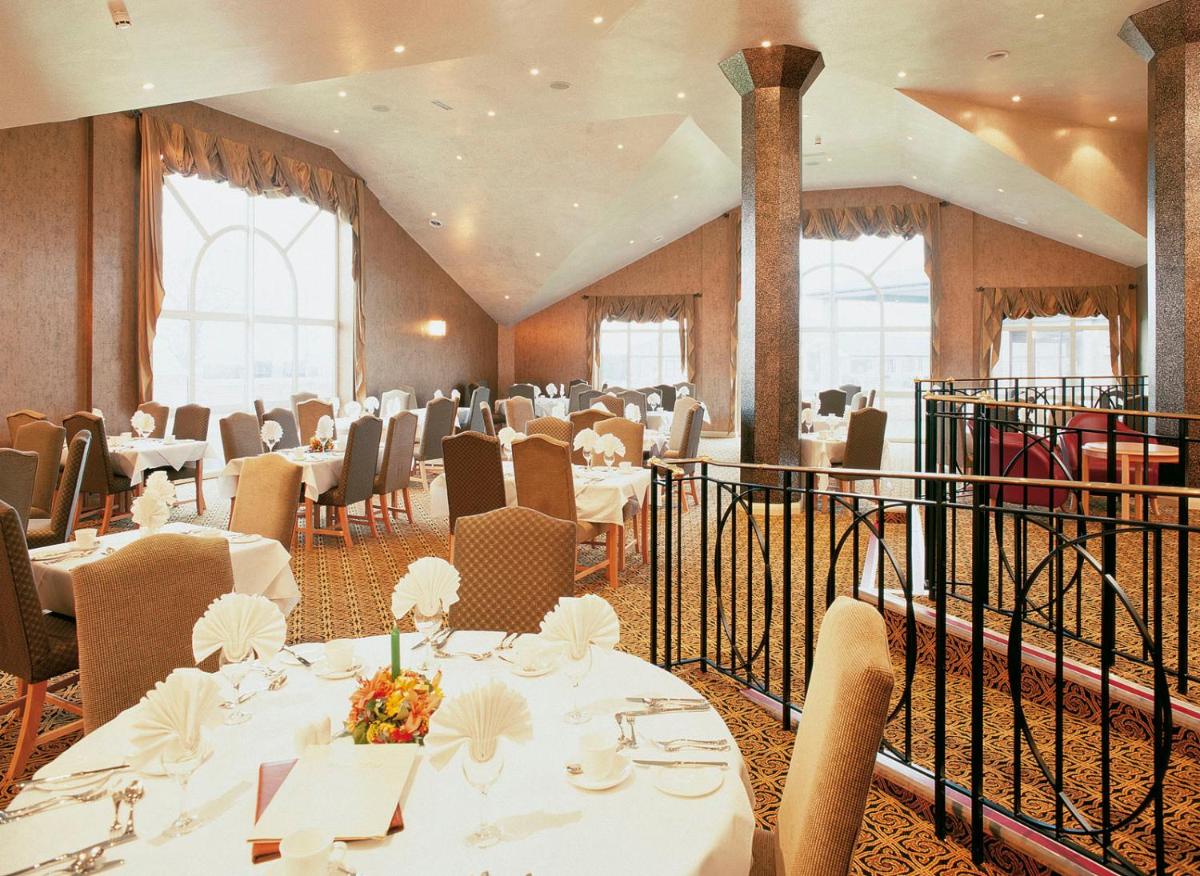 Burntwood Court Hotel - Housity