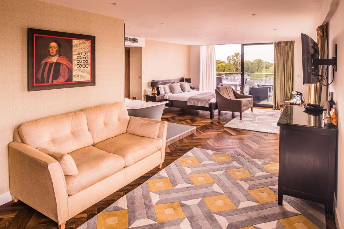 The Varsity Hotel & Spa - Housity