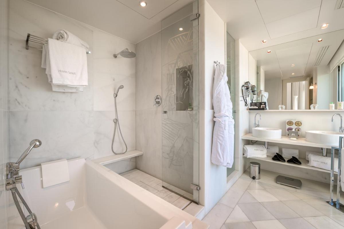 Un baño de Las Arenas Balneario Resort