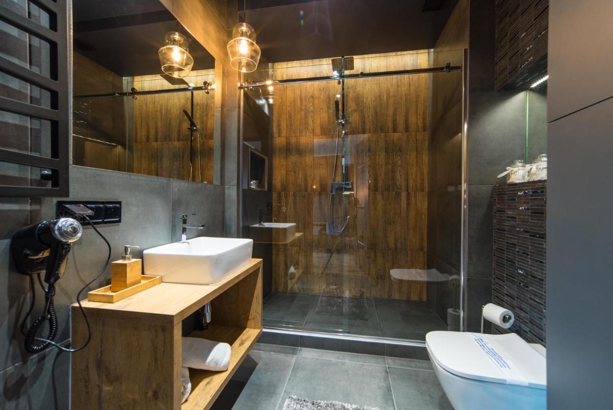 Black & White Apartments - Hizvo