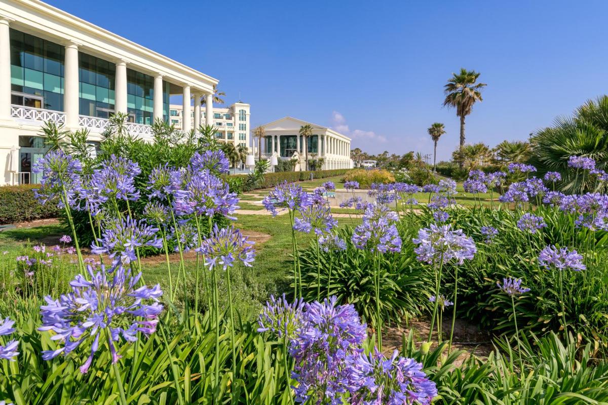 Jardín al aire libre en Las Arenas Balneario Resort