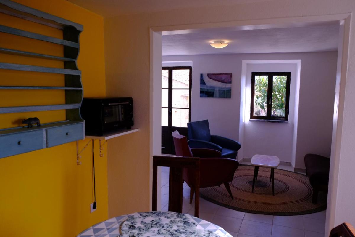 An out of time apartment near the beach in São Bernardino - Housity