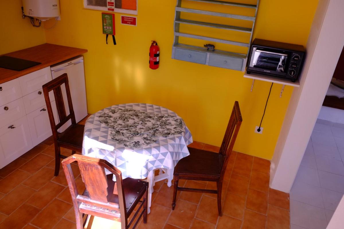 An out of time apartment near the beach in São Bernardino - Housity