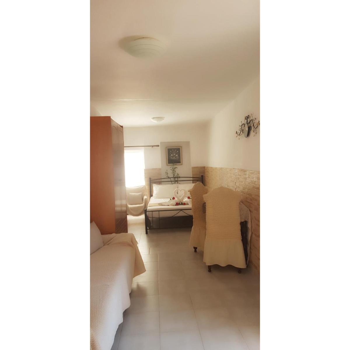 Penny's studio in the heart of Poros - Housity