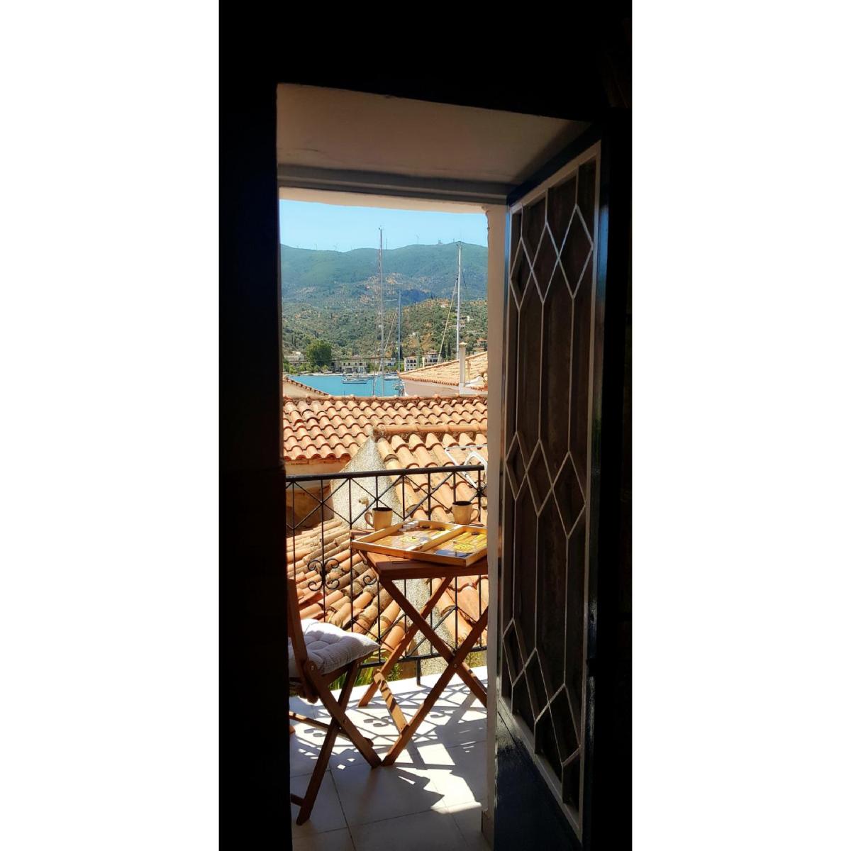 Penny's studio in the heart of Poros - Housity