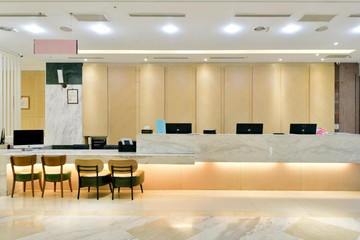 Hotel Champs Elysées - Housity