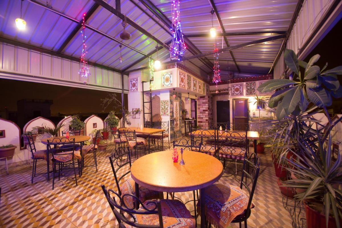 MOONLIGHT HOMESTAY & HOSTEL - Housity