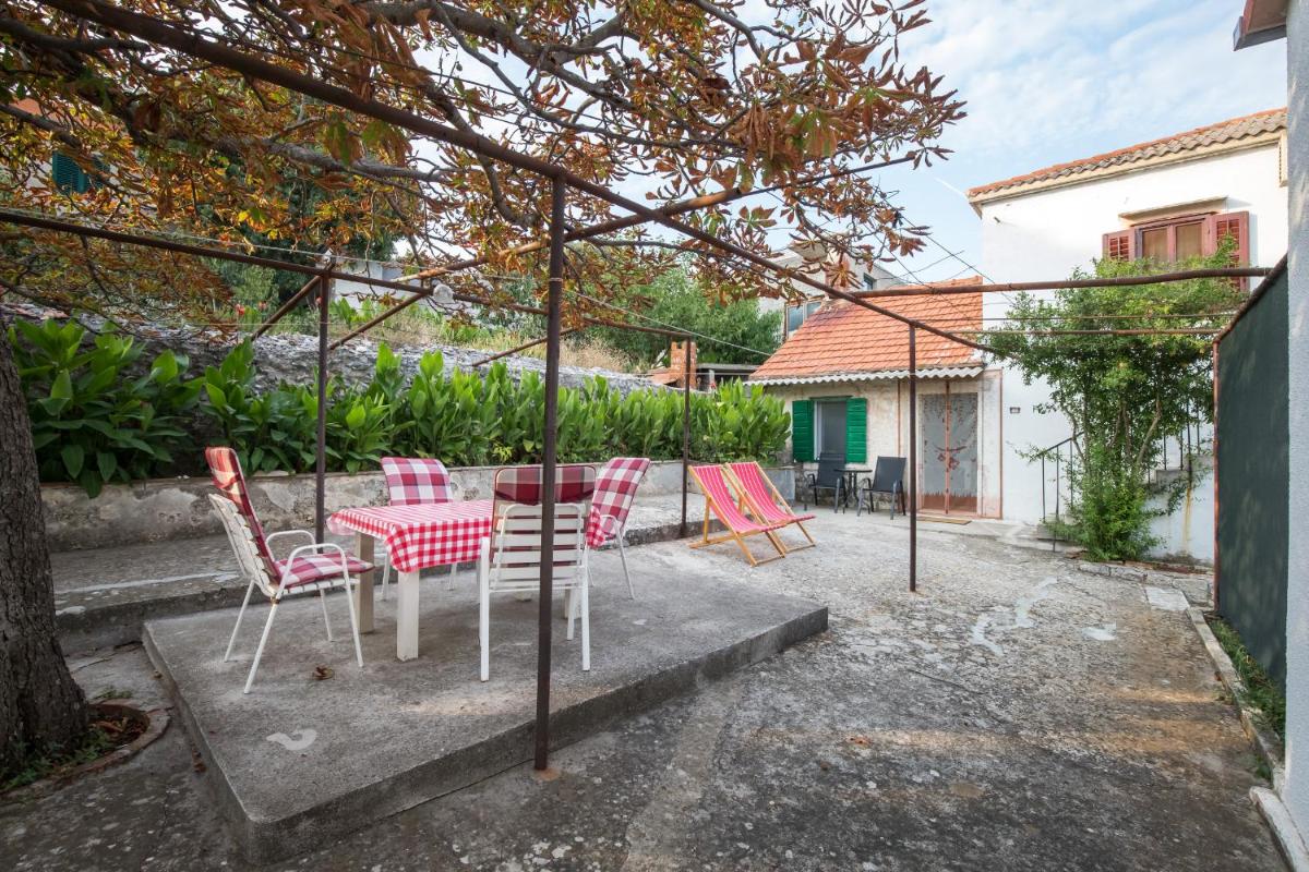 Big beautiful house on the island of Brac, Croatia - Housity