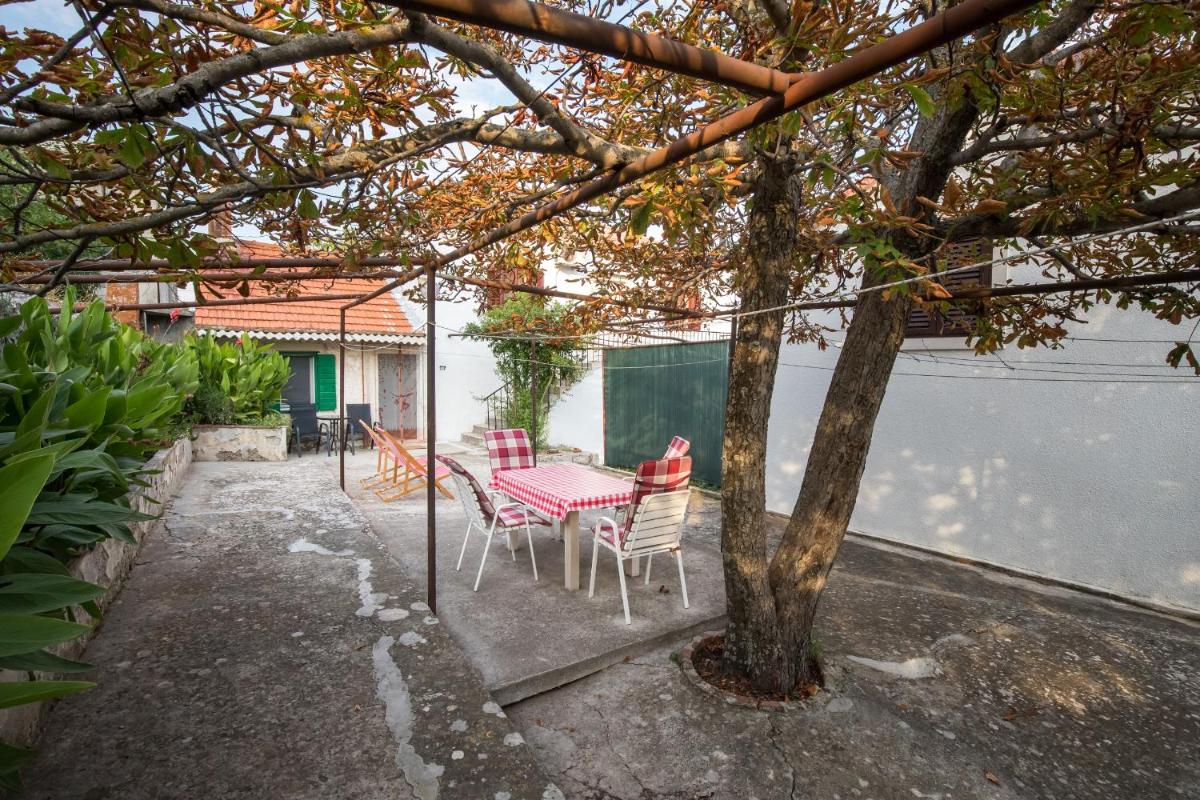 Big beautiful house on the island of Brac, Croatia - Housity
