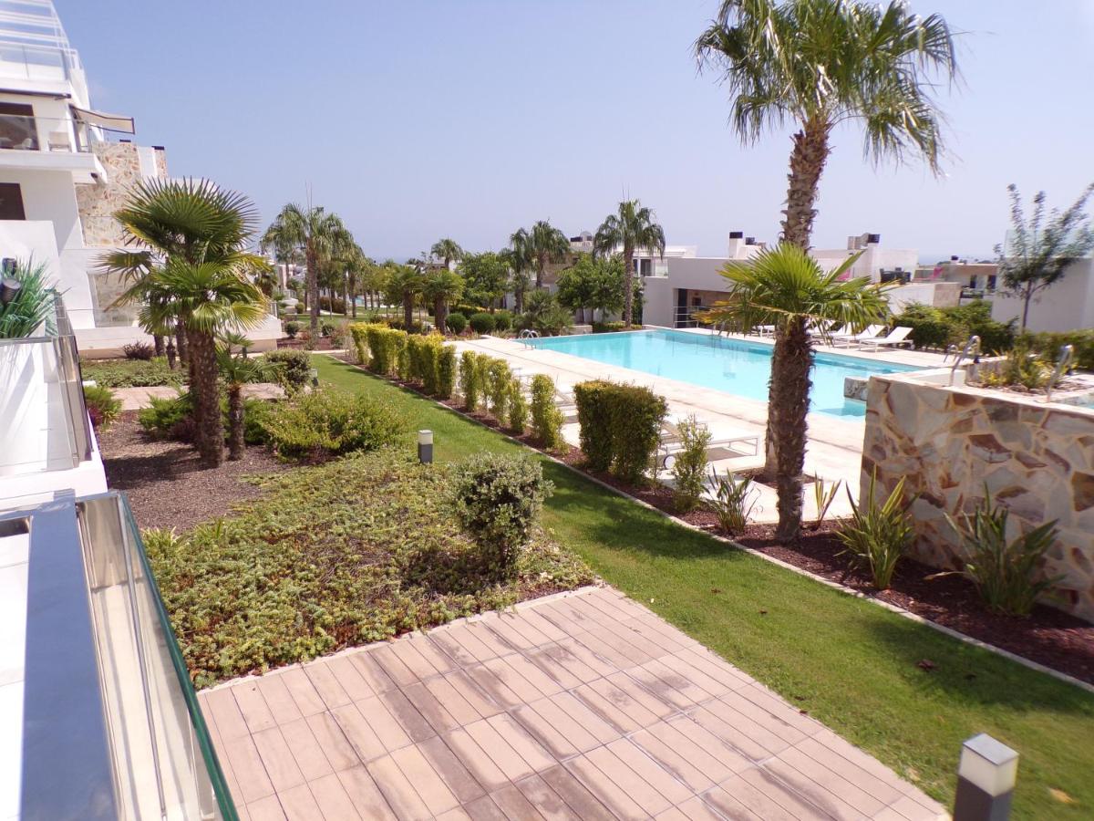 Suitetrails - 3 Bedroom Luxury Apartment Villamartin