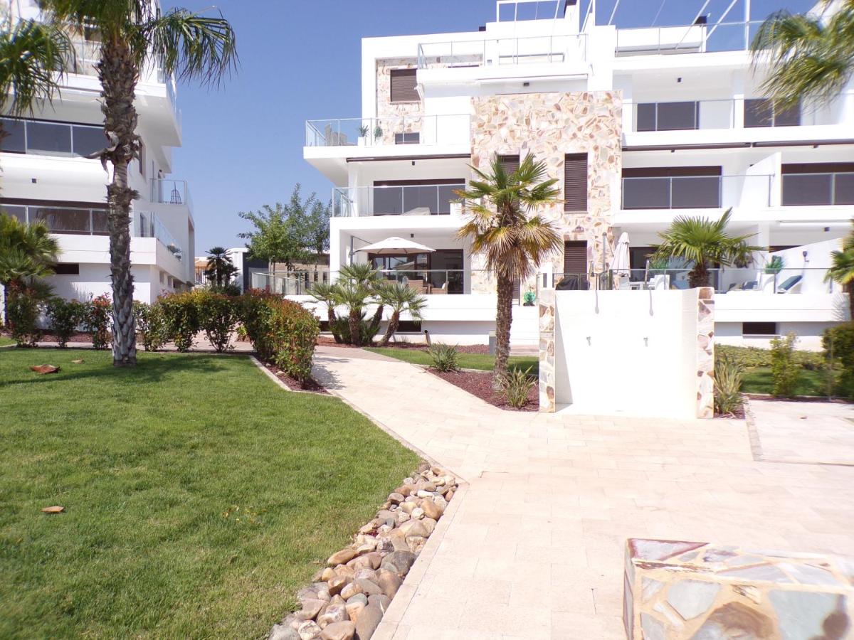Suitetrails - 3 Bedroom Luxury Apartment Villamartin