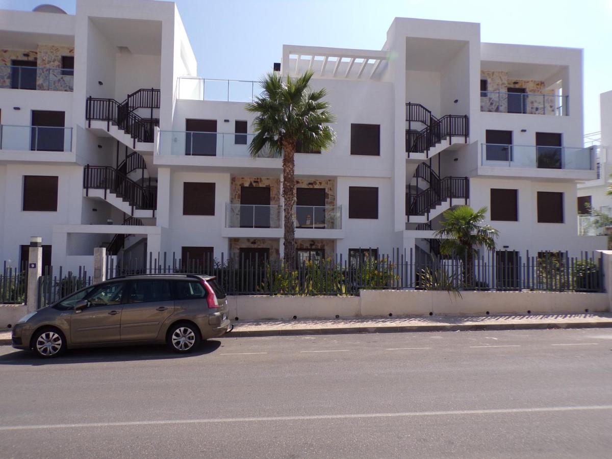 Suitetrails - 3 Bedroom Luxury Apartment Villamartin