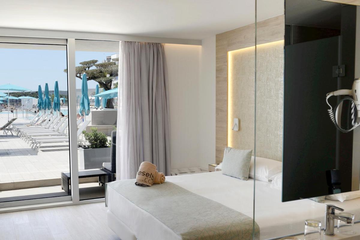 Cama o camas de una habitación en Elba Sunset Mallorca Thalasso Spa