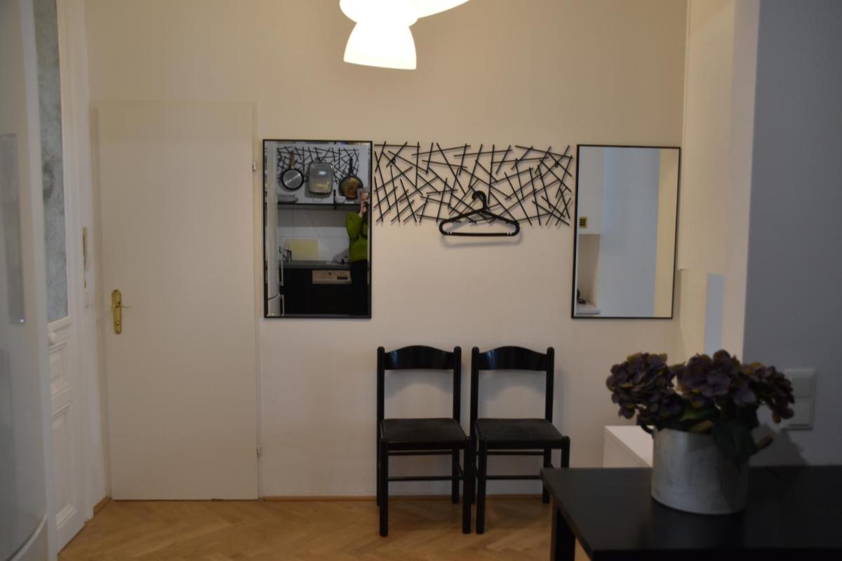 Lassalle Idylle next to Vienna Fair, UN, Vienna Congress Hall, University of Economics - Housity