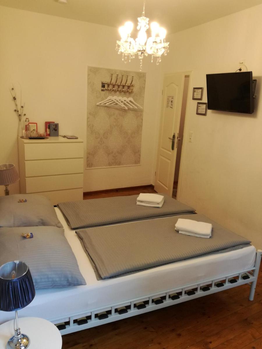 Castle Hotel - Hizvo