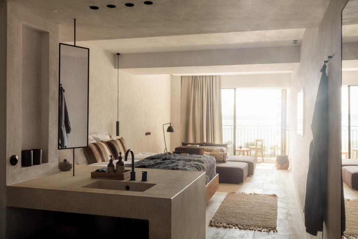 Cama o camas de una habitación en OKU Ibiza