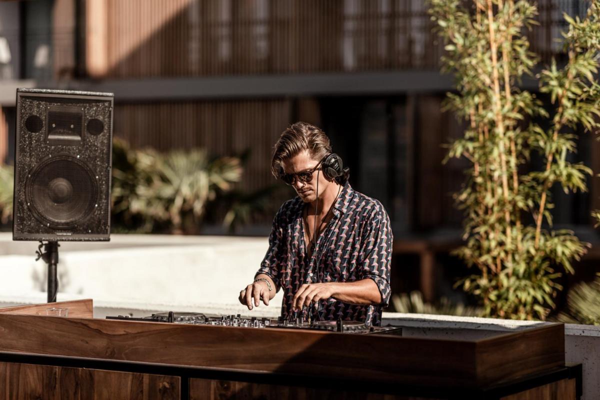 Clientes alojados en OKU Ibiza