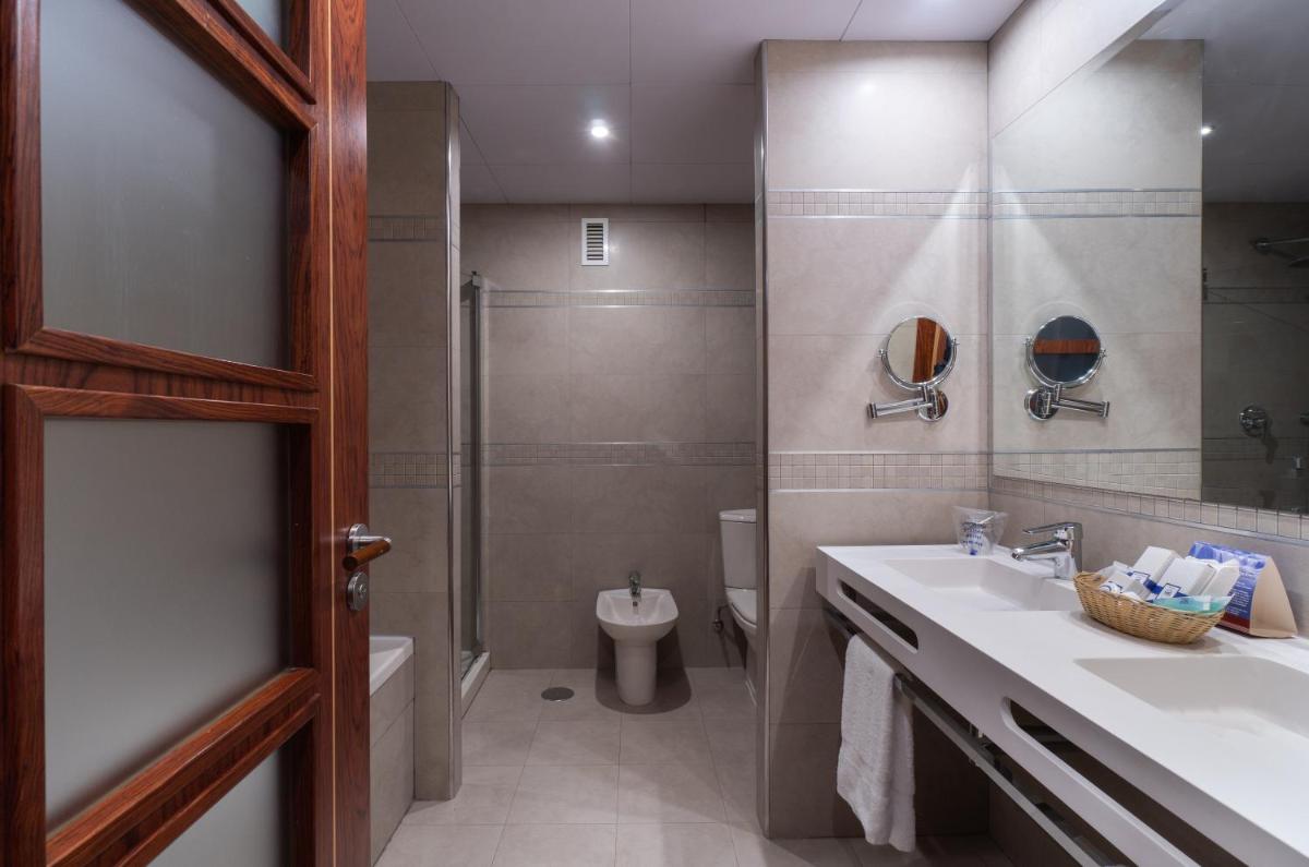 Un baño de Hotel MS Maestranza Málaga