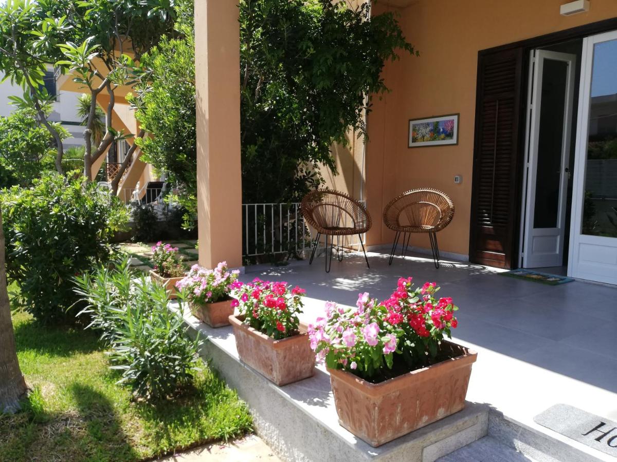 Mondello Felix - appartamenti in villa a 600m dal mare - Housity