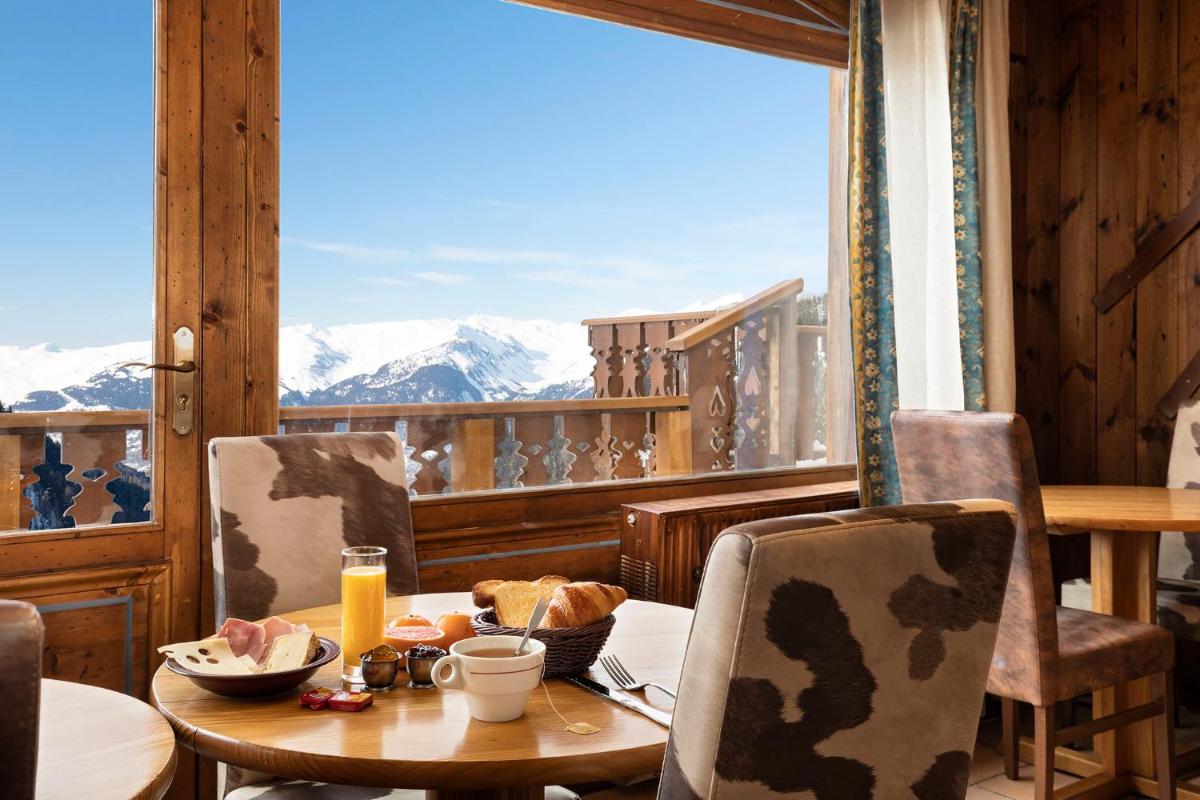 Vue générale sur la montagne ou vue sur la montagne depuis l'hôtel