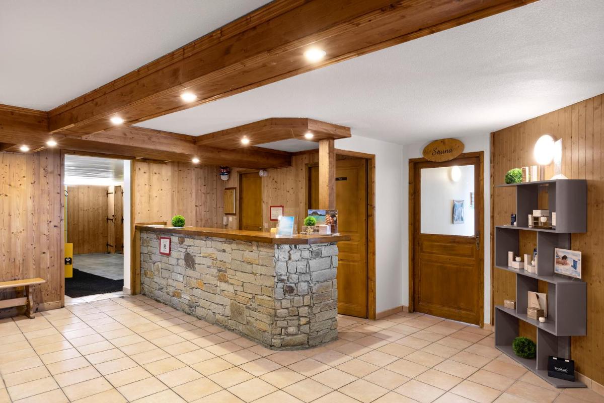Cuisine ou kitchenette dans l'établissement Hôtel Les Balcons Village