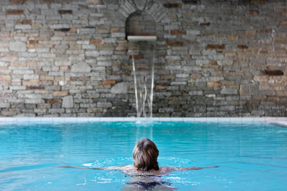 Piscine de l'établissement Hôtel Les Balcons Village ou située à proximité