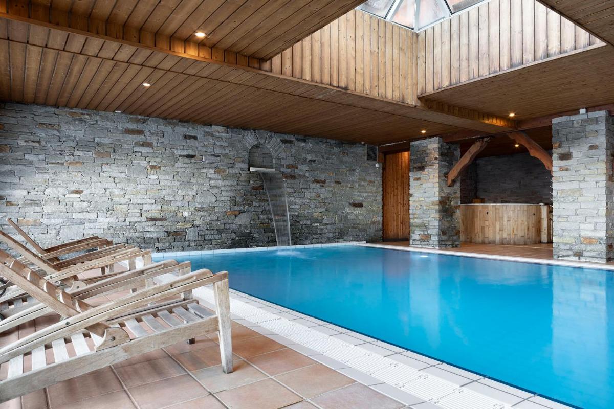 Piscine de l'établissement Hôtel Les Balcons Village ou située à proximité