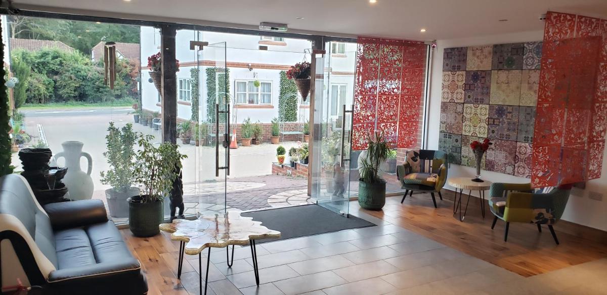 Stansted Airport Lodge - Housity