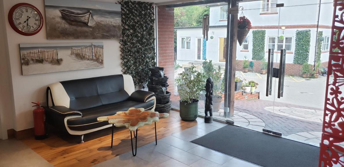Stansted Airport Lodge - Housity