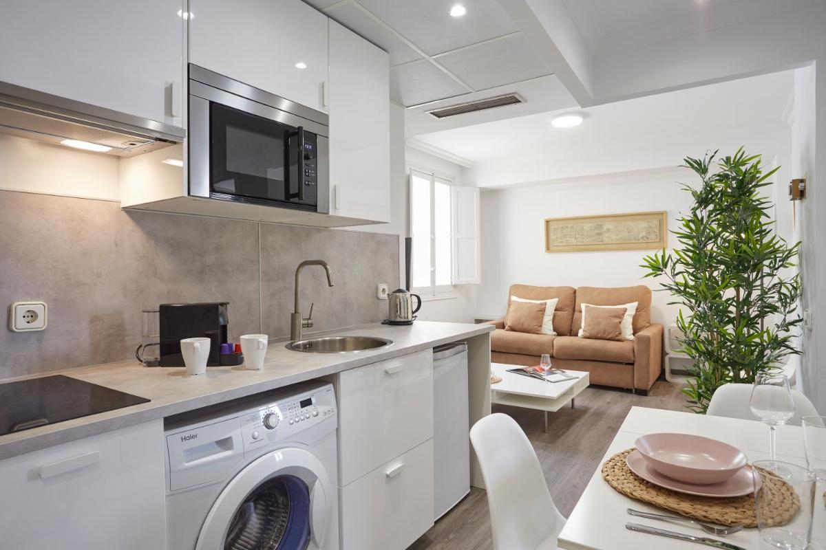 LEEWAYS APARTMENT VI in ALCALA 99 - Housity