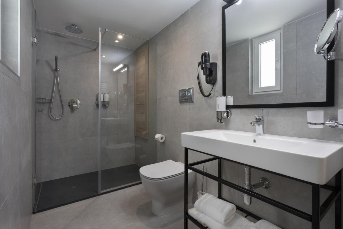 Azur Hotel by ST Hotels - Housity