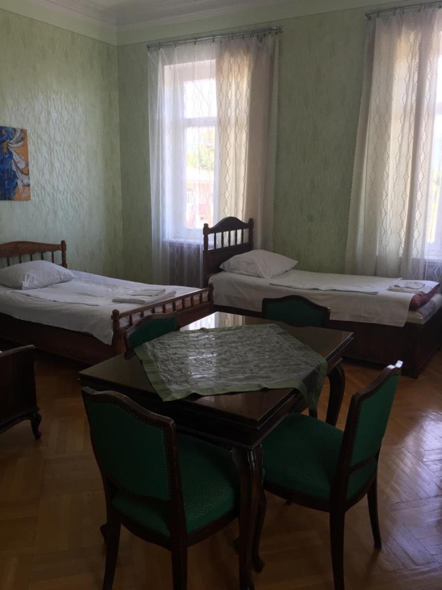 Alvanis veli - Housity