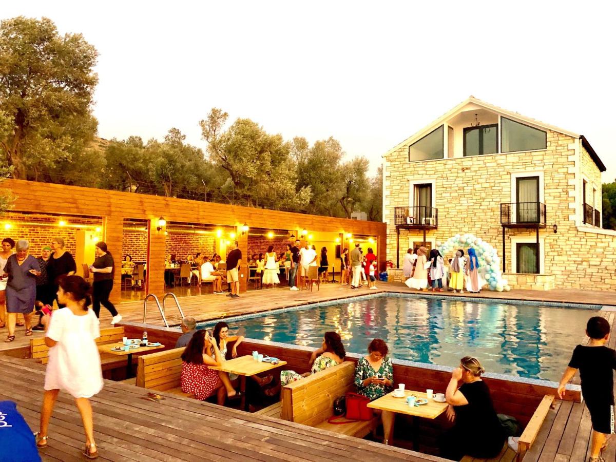 Victoria Hotel and Lounge - Housity