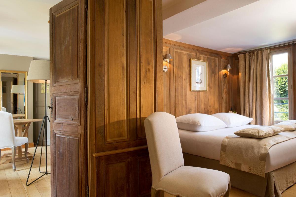 Coin salon dans l'établissement La Ferme Saint Simeon Hotel & Spa - Relais & Chateaux