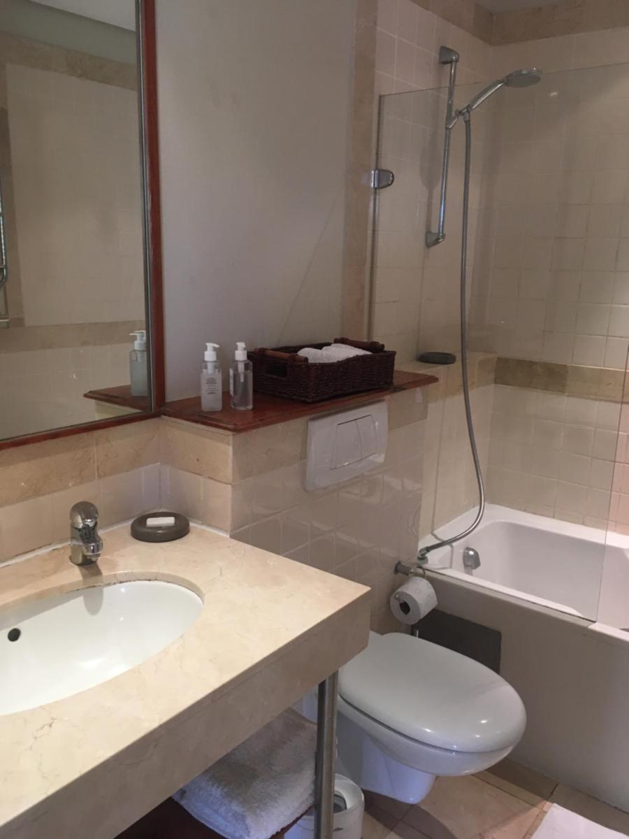 Waterfront Stays - Housity