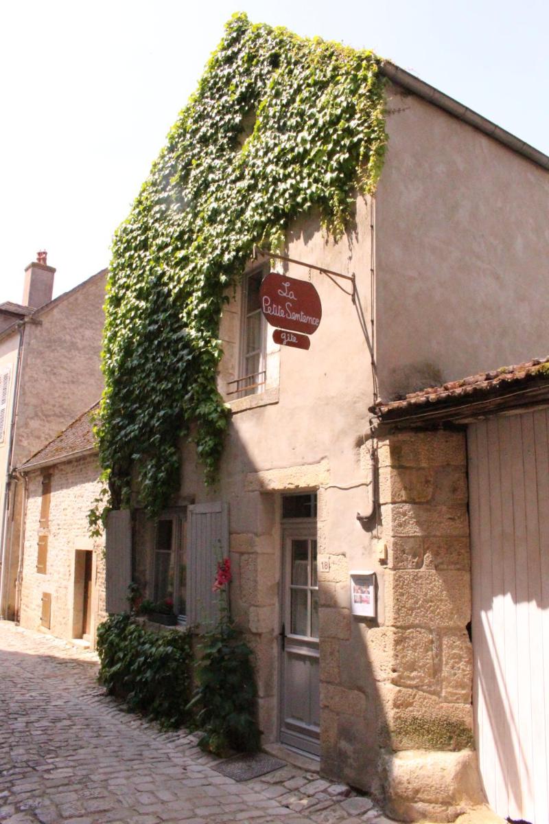 La Petite Sentence de Noyers - Housity