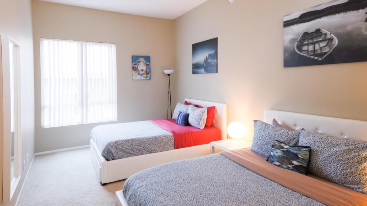 Luxury, Hollywood Walk of Fame - Housity