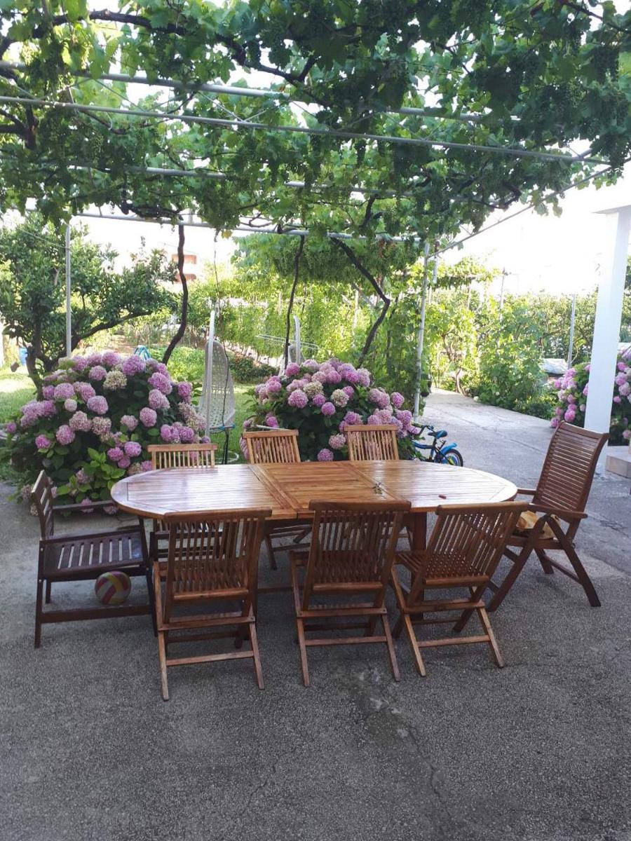 Lavender Vacation Home, Bar - Housity