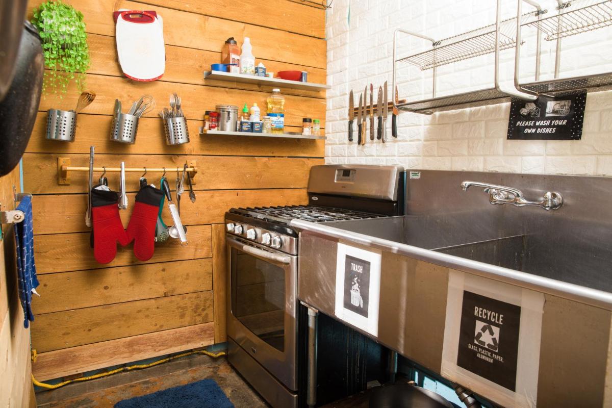 ITH Beach Bungalow Surf Hostel San Diego - Housity
