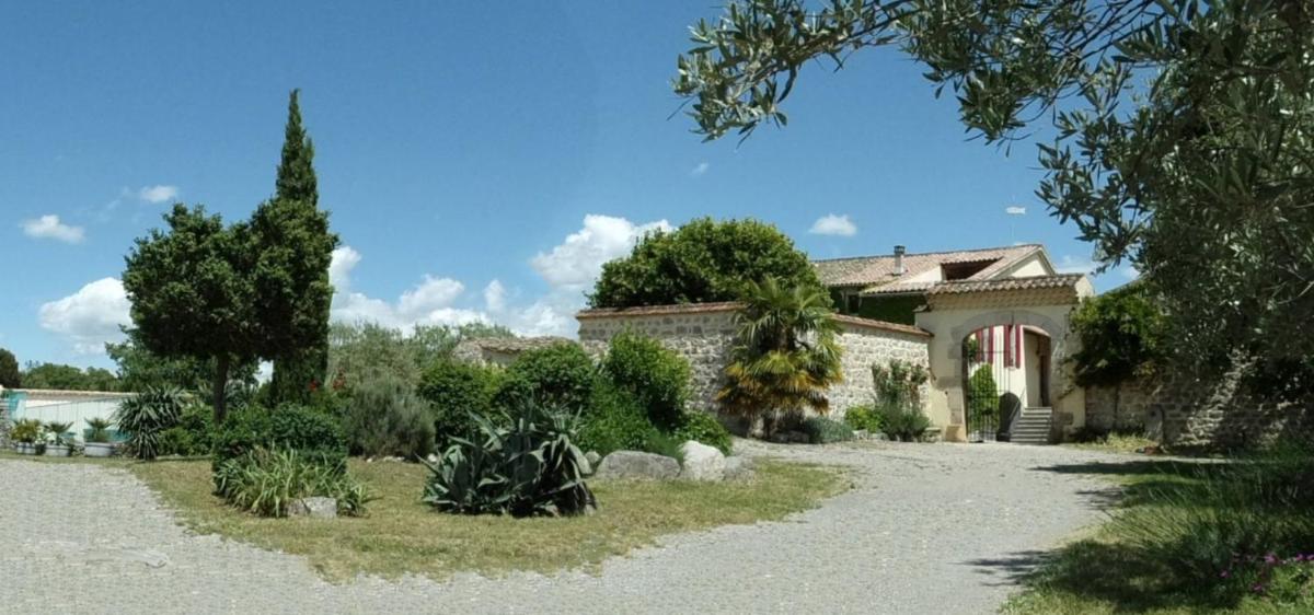 Gîte L'ESCOUSSOU au calme, 6p, 4ch, 130m2, charme et nature, piscine chauffée, sud Ardèche - Housity