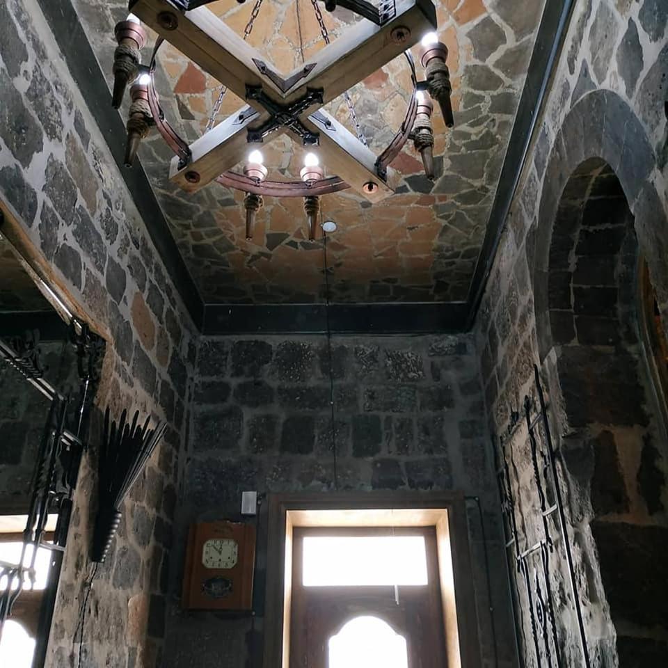 Hye Aspet Հայ Ասպետ - Housity