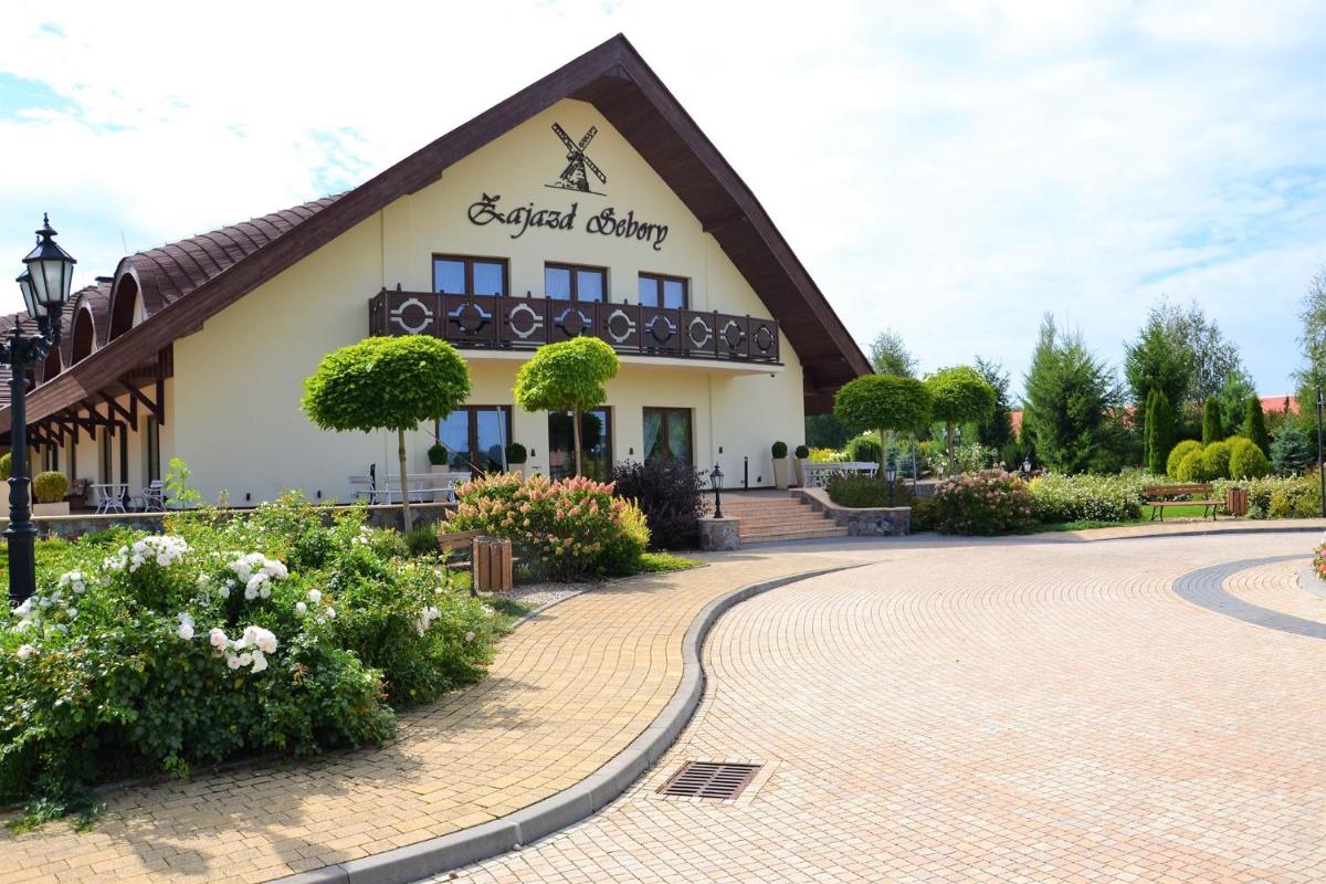 Zajazd Sebory - Housity