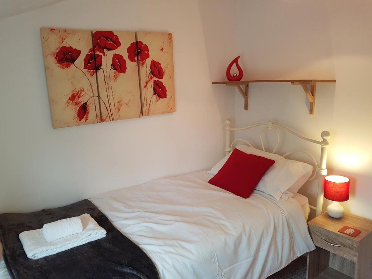 Central Cheltenham House - Sleeps 4/Pet friendly - Housity