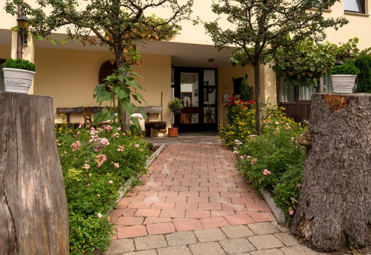 Hotel Krone - Housity