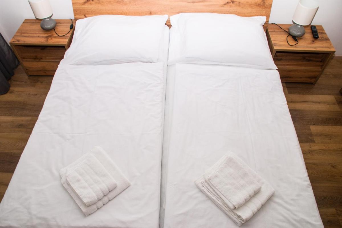 Suitetrails - Sunny, fully furnished Studio type with terrace