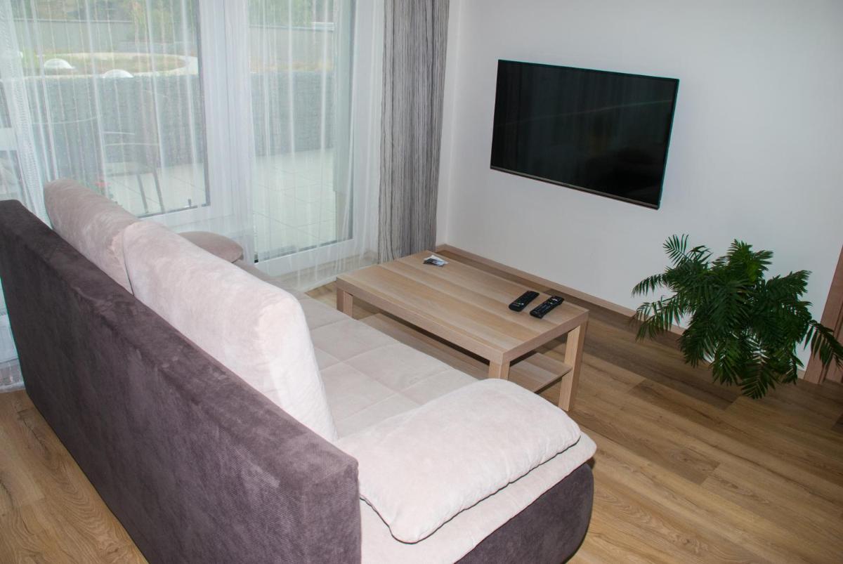 Suitetrails - Sunny, fully furnished Studio type with terrace