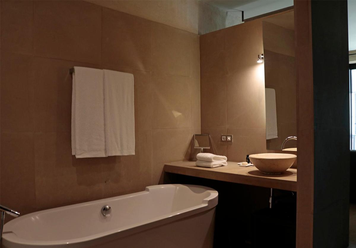Un baño de EME Catedral Mercer Hotel