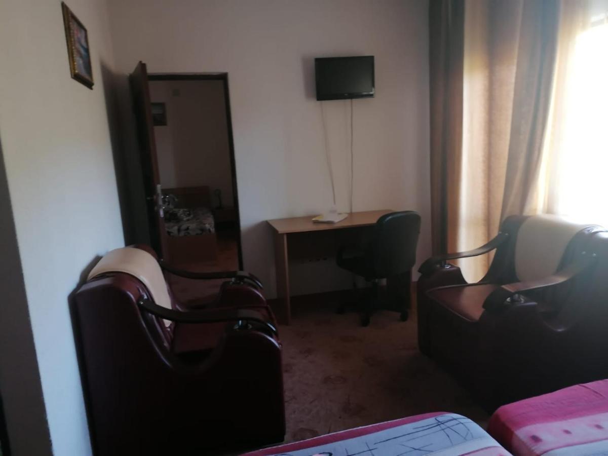 Pensiunea Pomi -Oesti - Housity