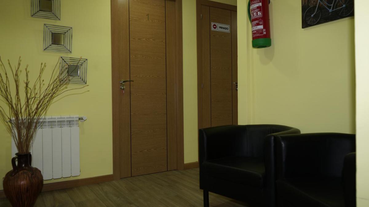 Hostal La Pared - Housity