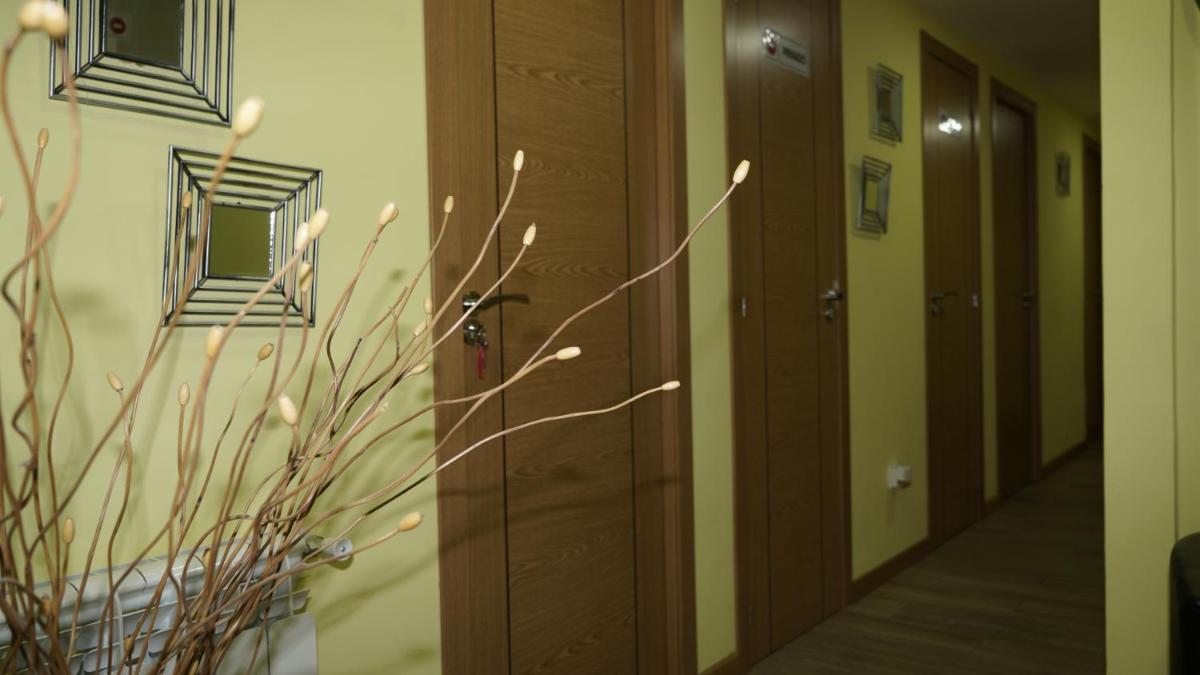 Hostal La Pared - Housity